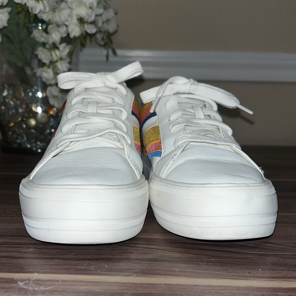 Gianni Bini daydreaming, rainbow sneakers - Picture 9 of 12